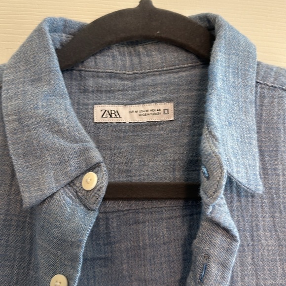 Zara Men’s collared Button Up - Picture 2 of 6